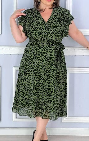 Elegant leopard print dress with V-neck.